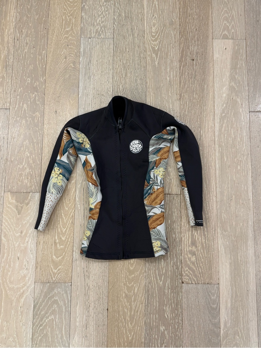 Rip Curl Black Neoprene wetsuit jacketwith Floral Panels 1.5 mm zipper size 6